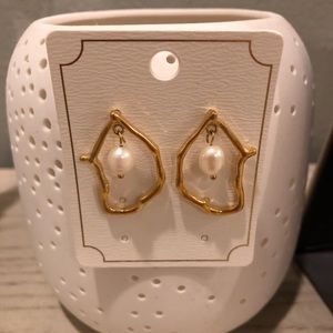 Brand New pearl earrings